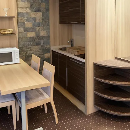 Konaci & By Husky 科帕奥尼克